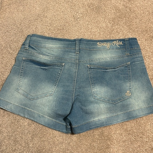 Stretchy denim shorts - Picture 2 of 3